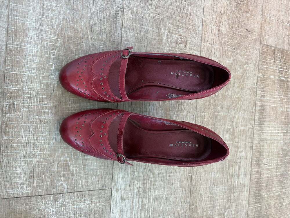 Vintage Kenneth Cole Reaction Burgundy Leather Mary Jane Pumps size 9